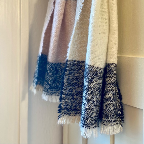 Chunky Knit Fringe Scarf - Picture 3 of 6